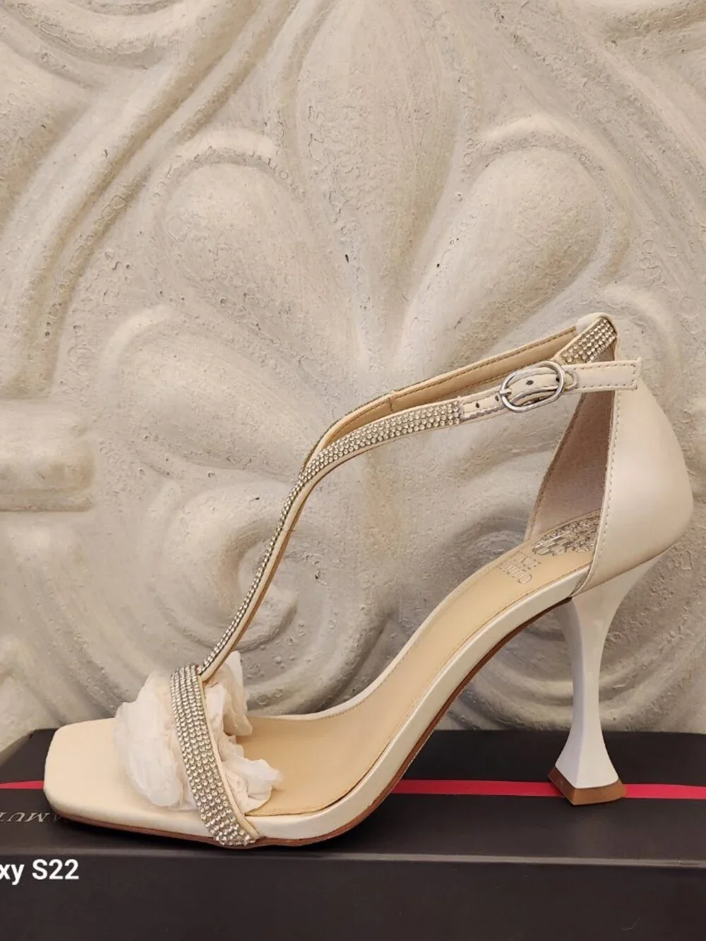 Vince Camuto 